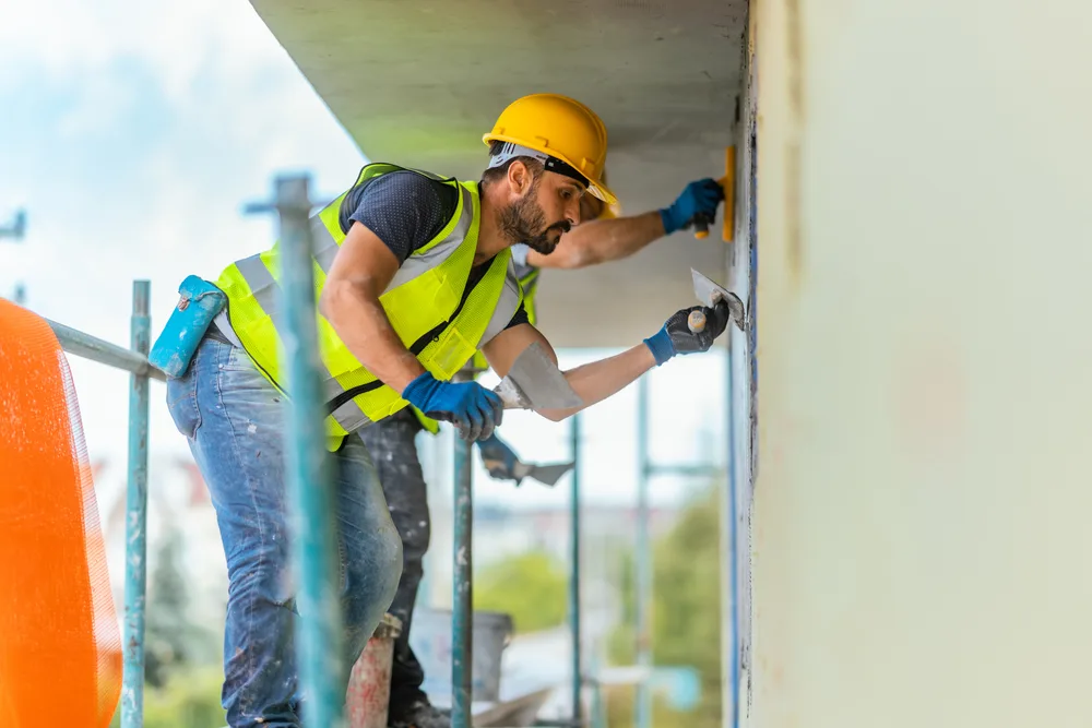 Northern Beaches plasterer skimming a wall on site